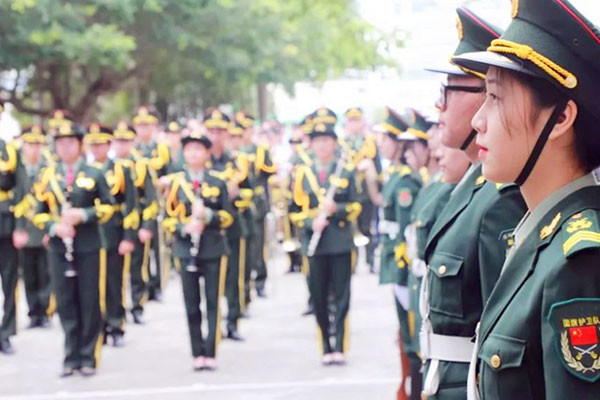 江西上饒八一軍事夏令營(yíng)