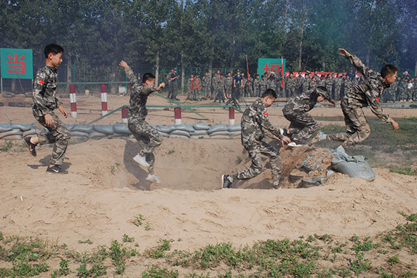 中國青少年軍事夏令營